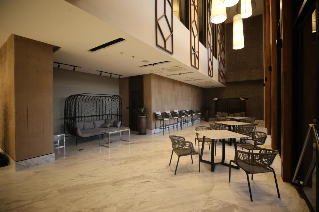 The Maximilian Hotel Cauayan City  Exterior photo