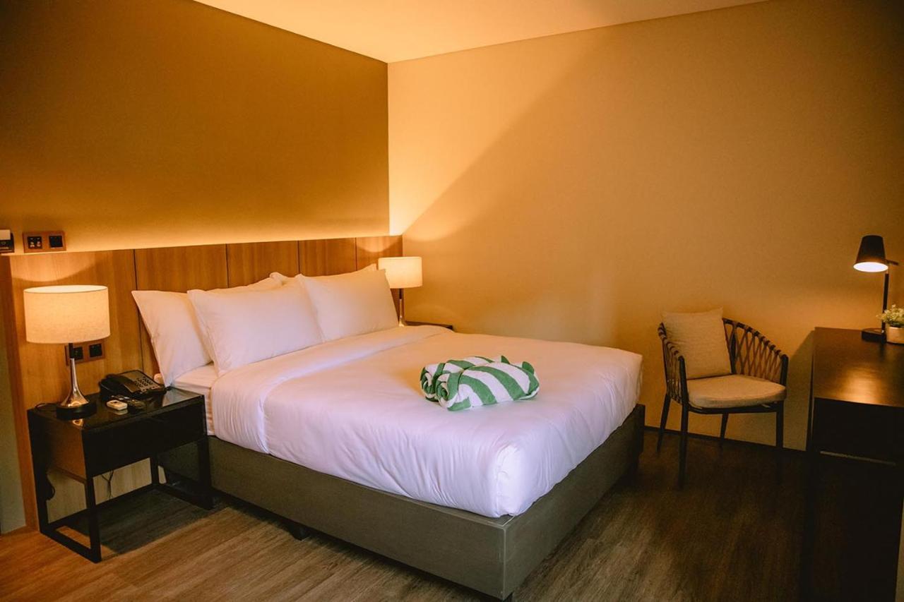 The Maximilian Hotel Cauayan City  Exterior photo